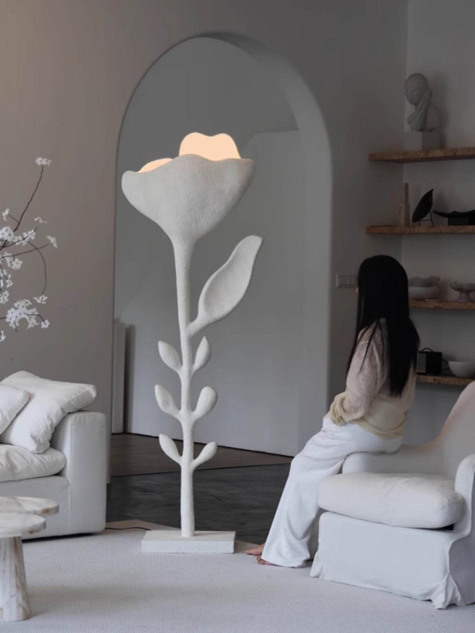 Brilo Lampadaire Élégant en Fibre de Verre Florae