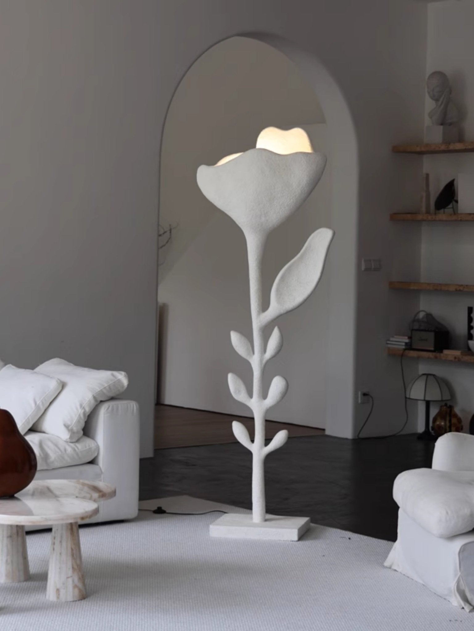 Brilo Lampadaire Élégant en Fibre de Verre Florae