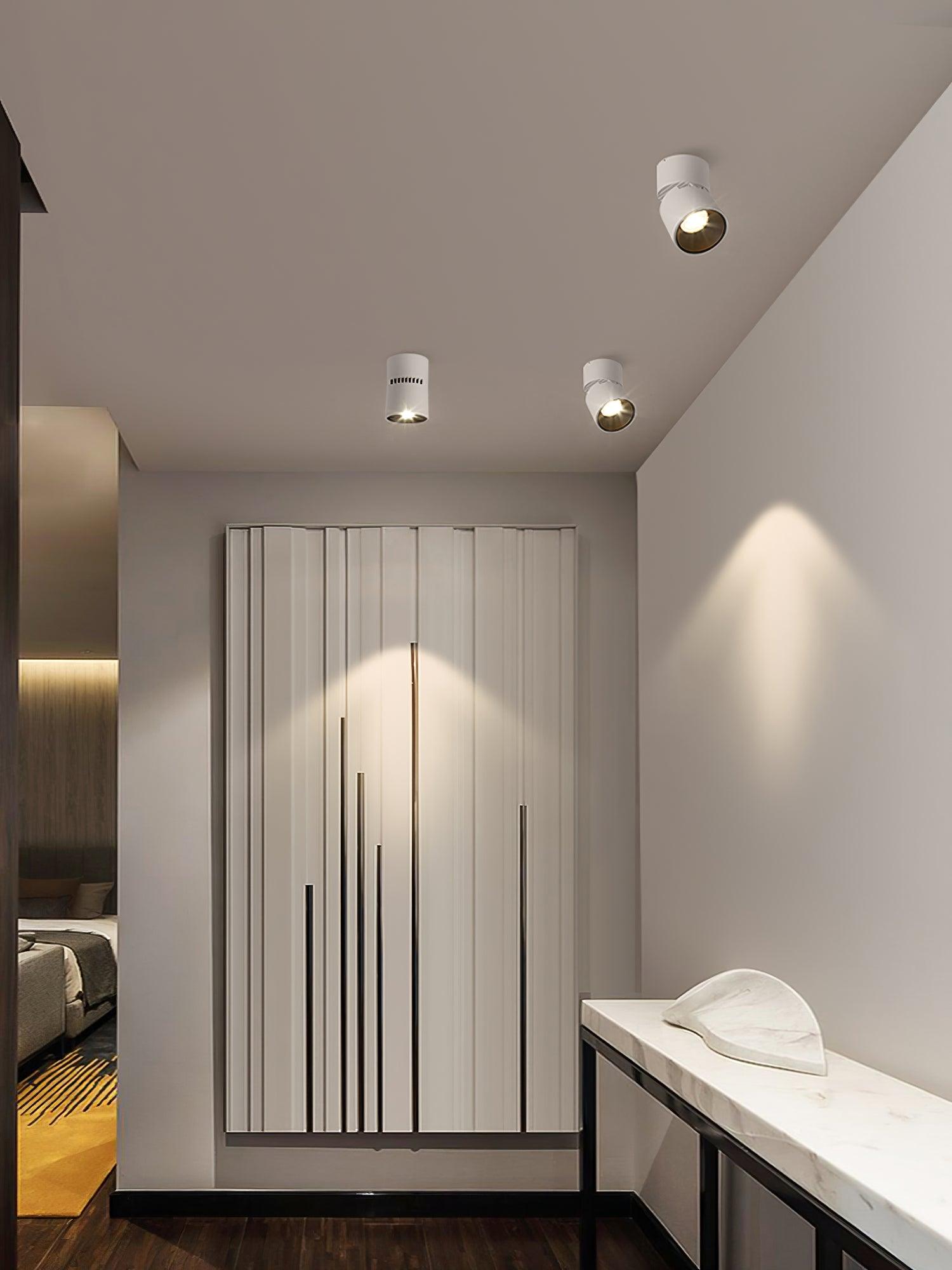 Lara2 Spotlights - Blowlighting