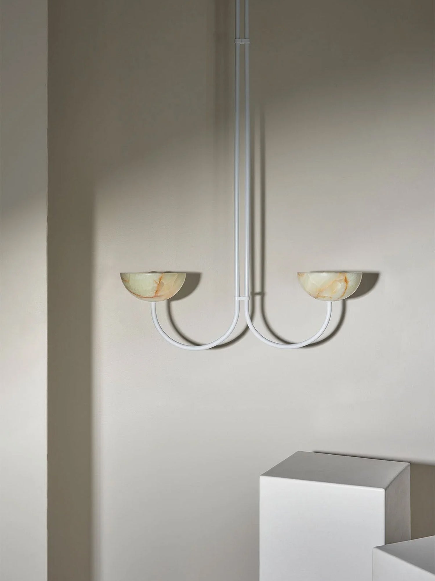 Lunaris Suspension Minimaliste en Albâtre