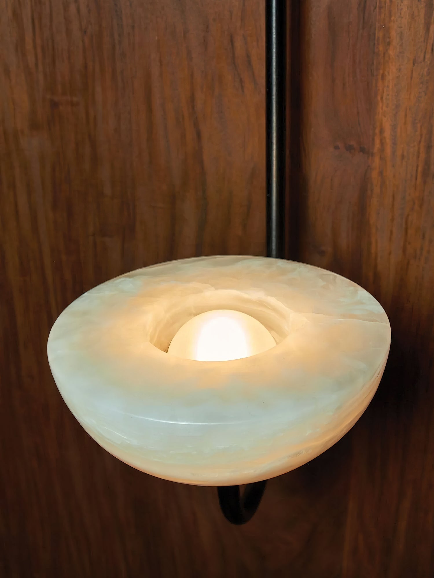 Lunaris Suspension Minimaliste en Albâtre