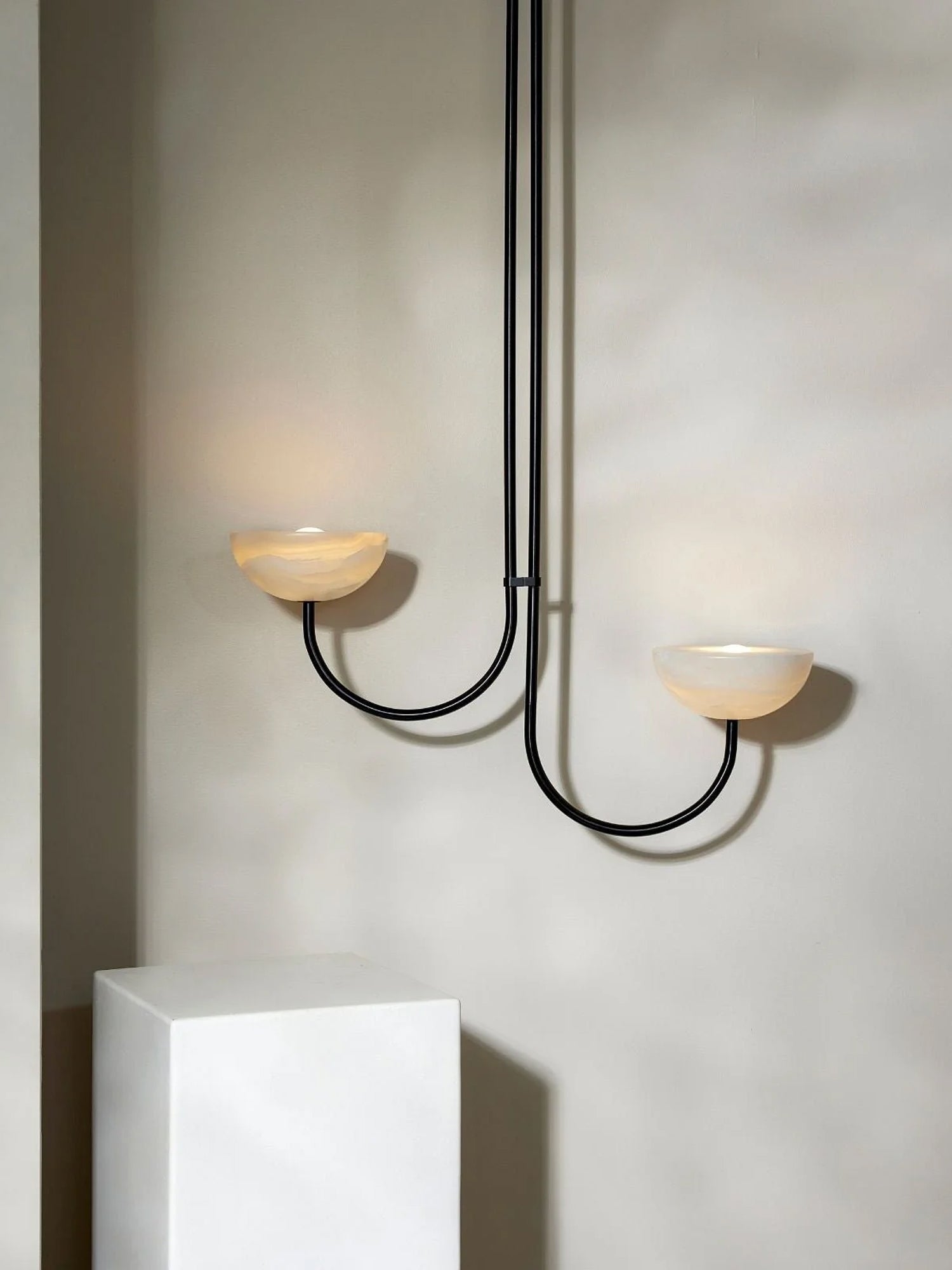 Lunaris Suspension Minimaliste en Albâtre