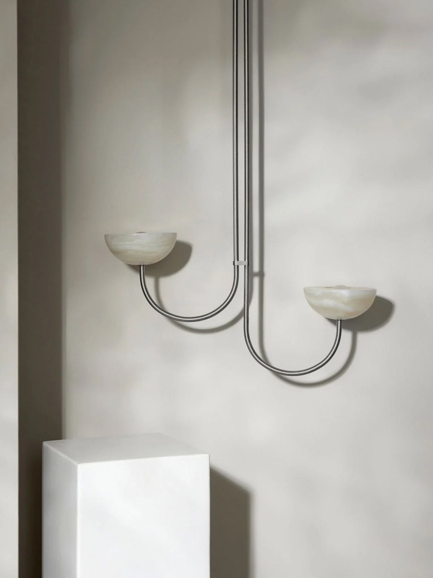 Lunaris Suspension Minimaliste en Albâtre