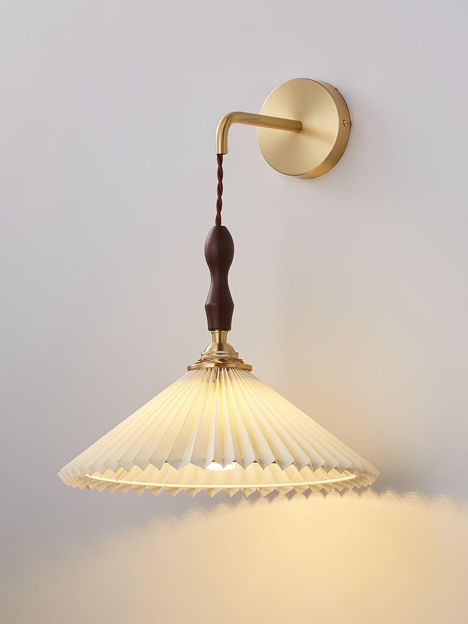 Pleated Wooden Wall Lamp - Blowlighting
