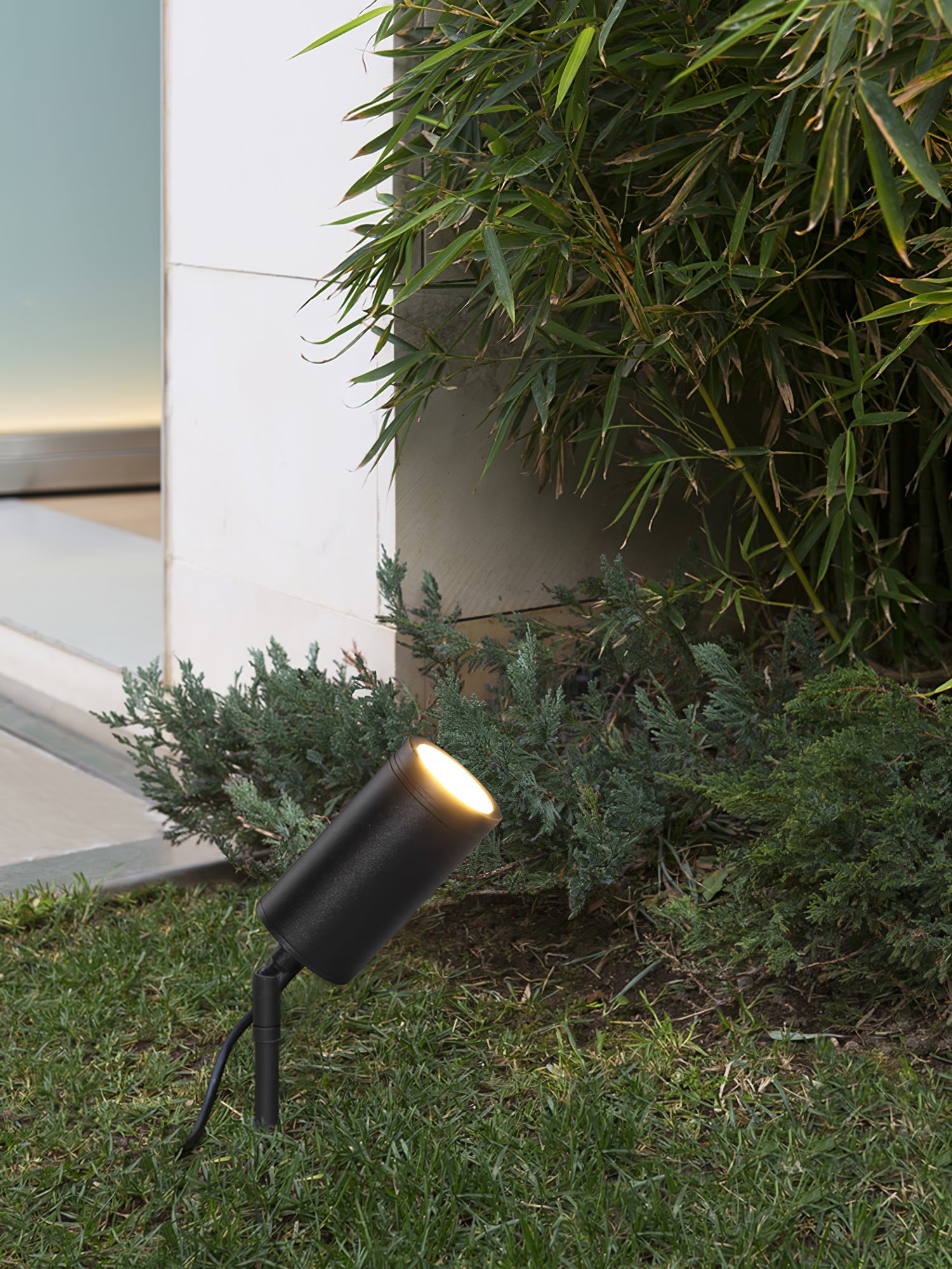 Rayne Lampadaire Spike Shadow Pierce Extérieur