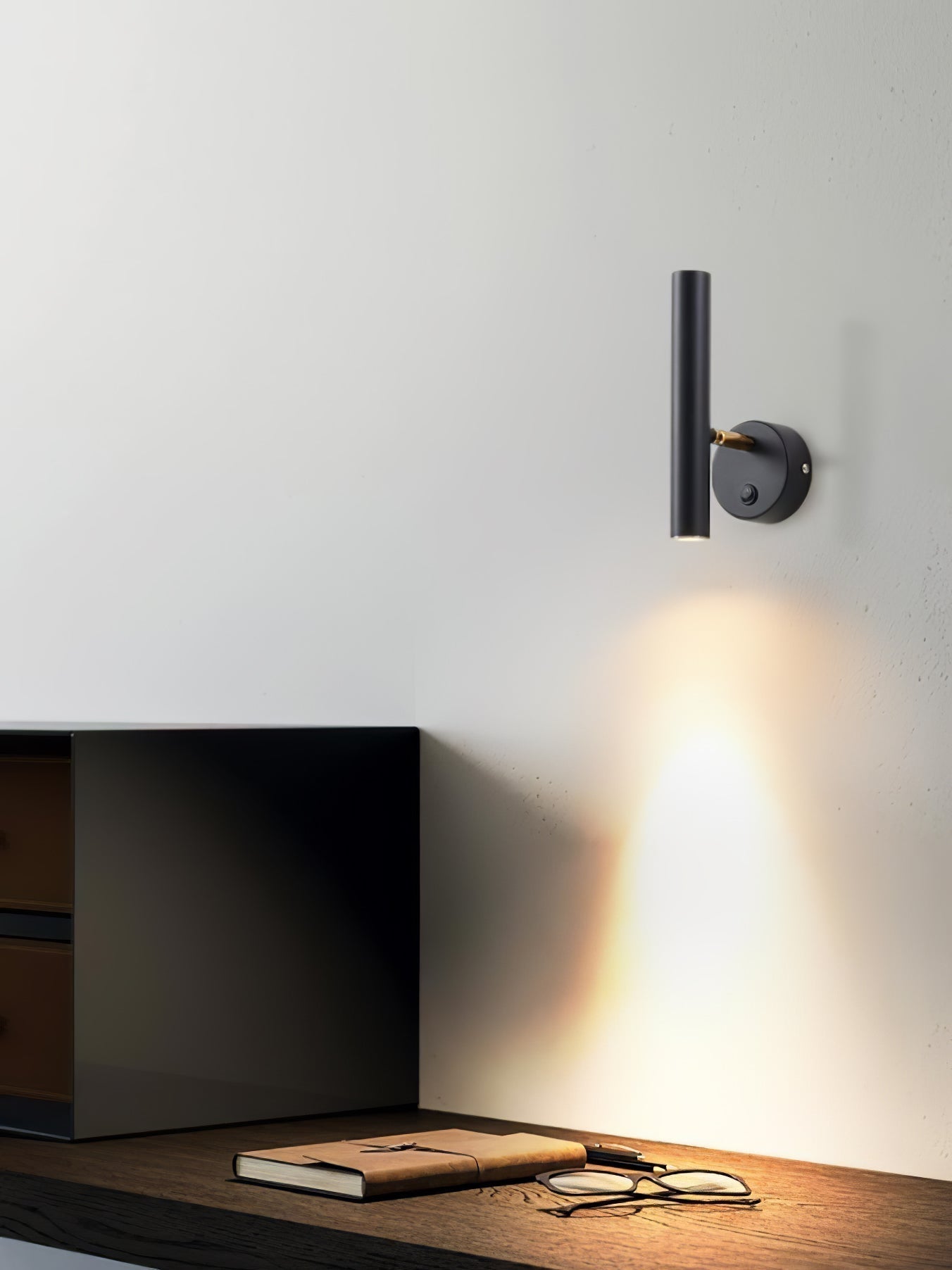 Slender Adjustable Wall Lamp - Blowlighting
