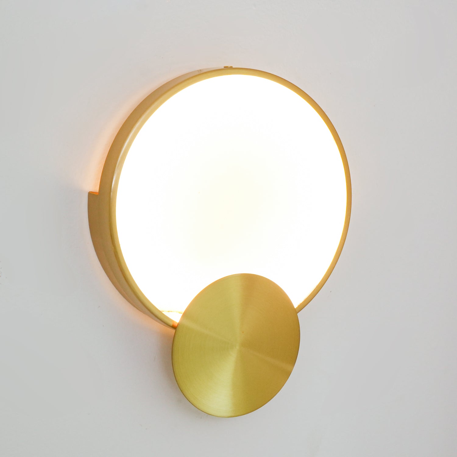 Myvelarae Circular Alabaster Wall Light - Letslighting