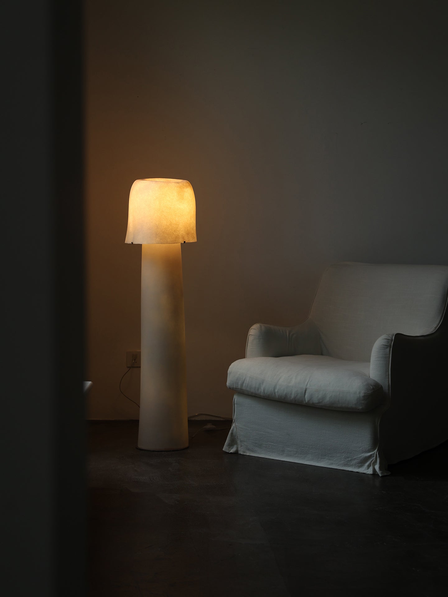 Vellum Moderne Minimaliste Plastique Métal Lampadaire