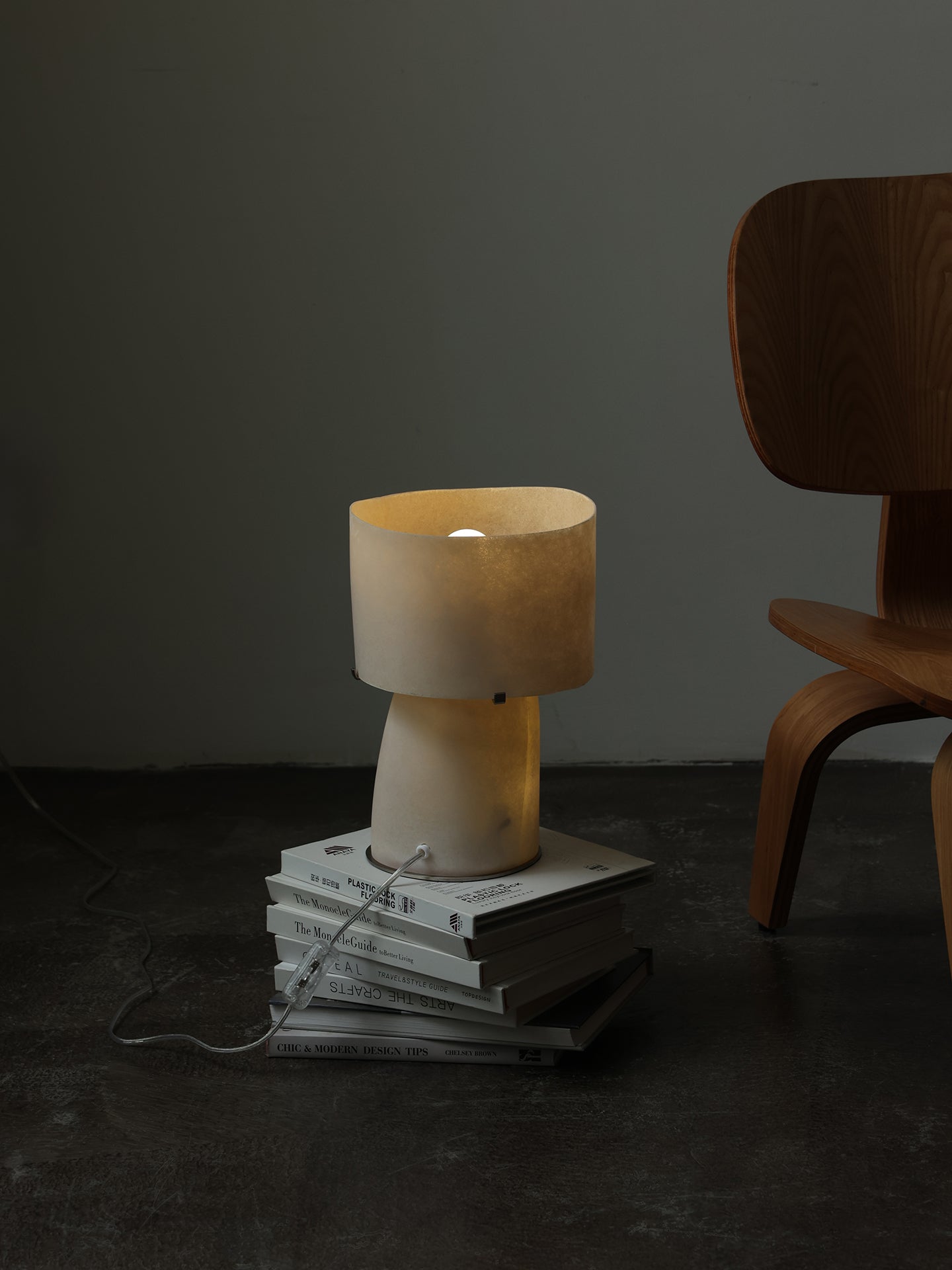 Vellum Moderne Minimaliste Plastique Métal Lampe de Table