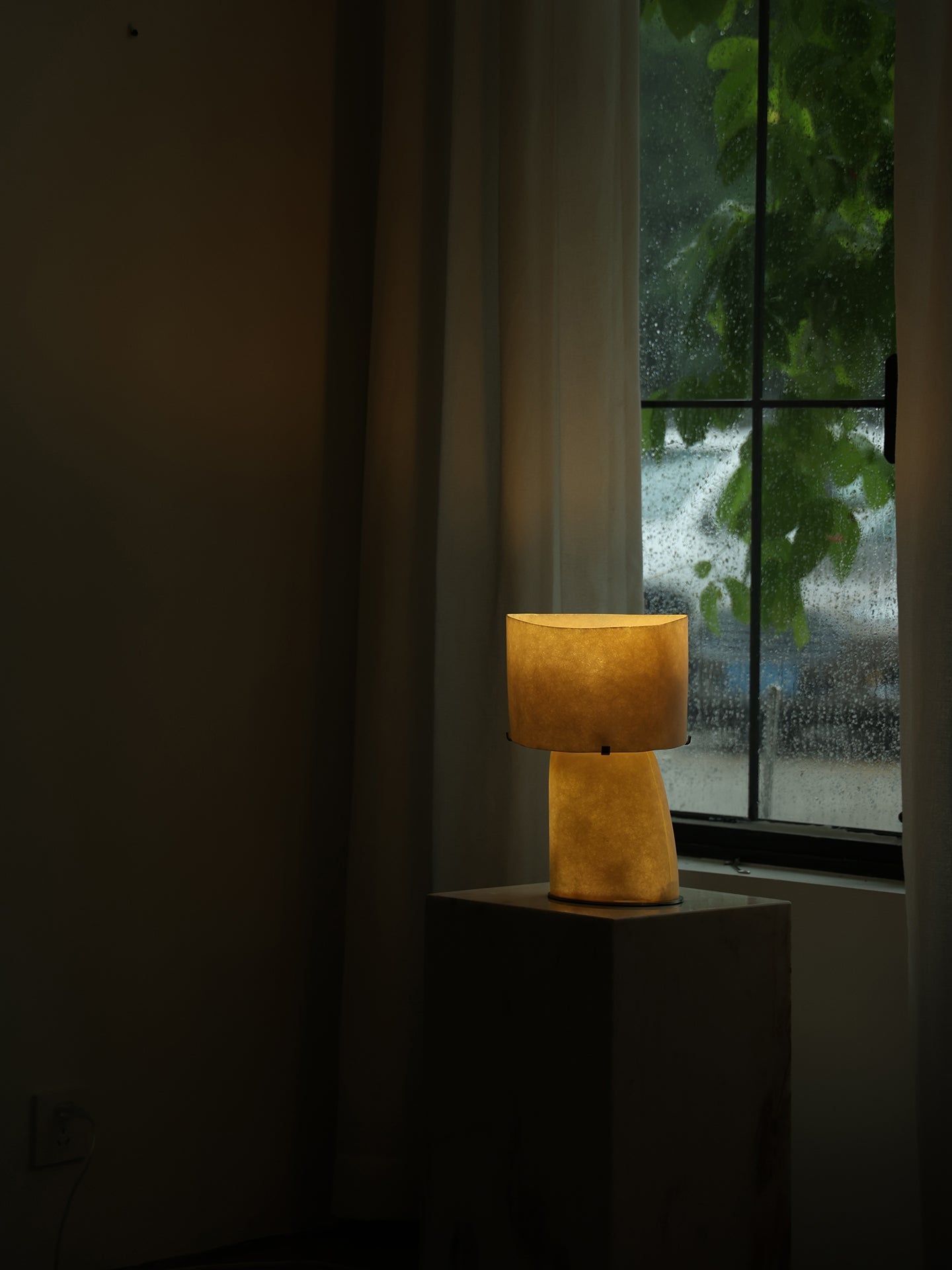 Vellum Moderne Minimaliste Plastique Métal Lampe de Table