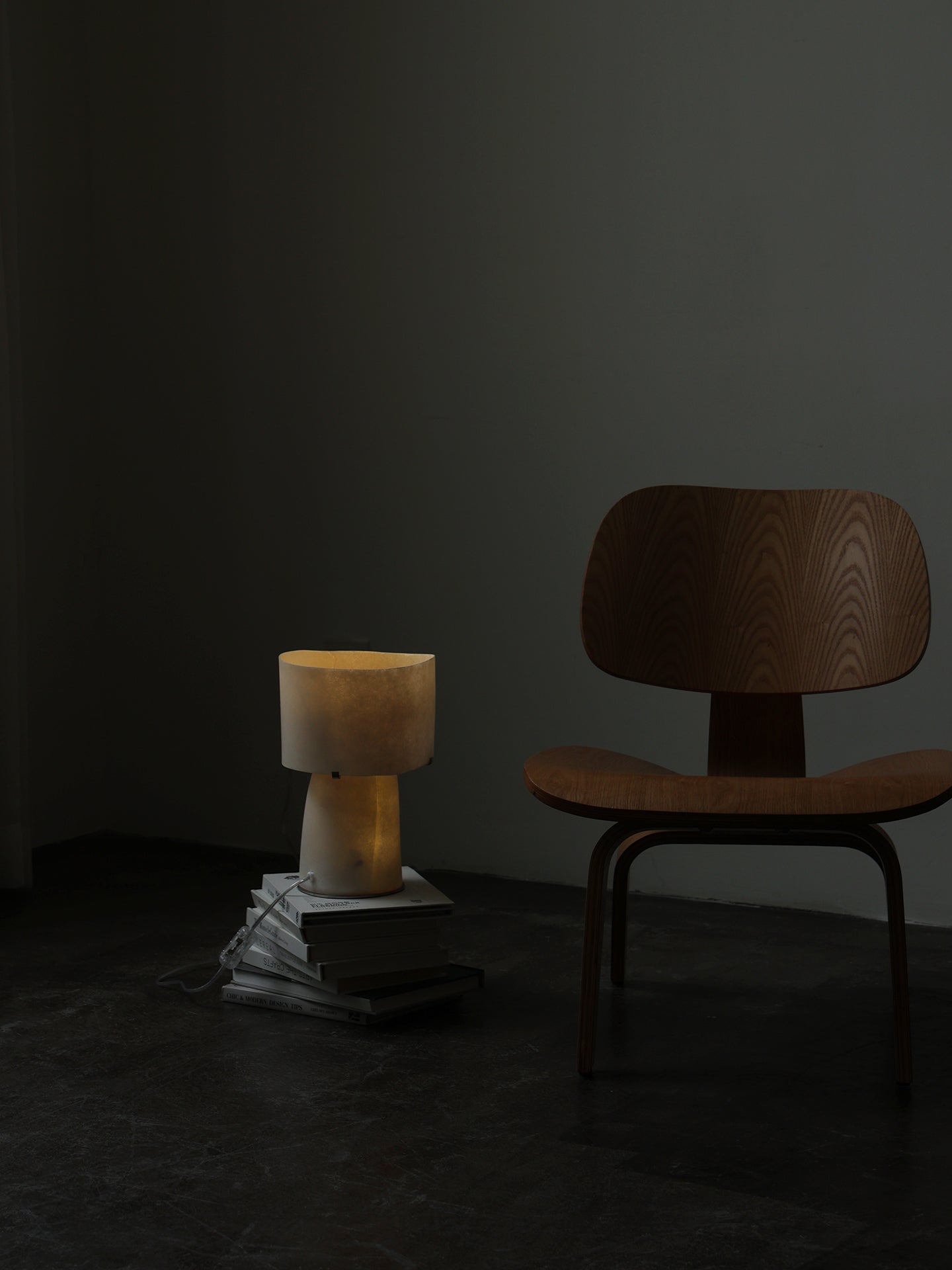 Vellum Moderne Minimaliste Plastique Métal Lampe de Table