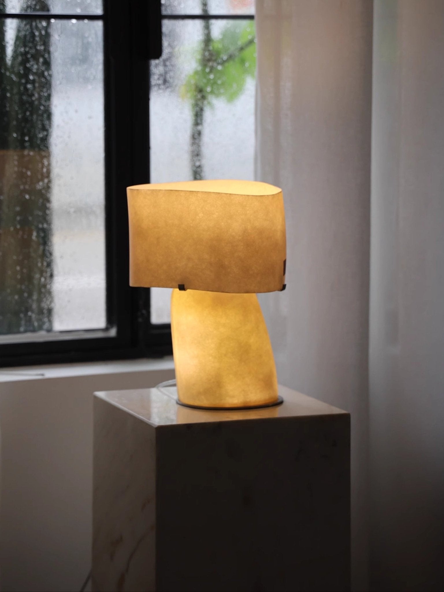 Vellum Moderne Minimaliste Plastique Métal Lampe de Table