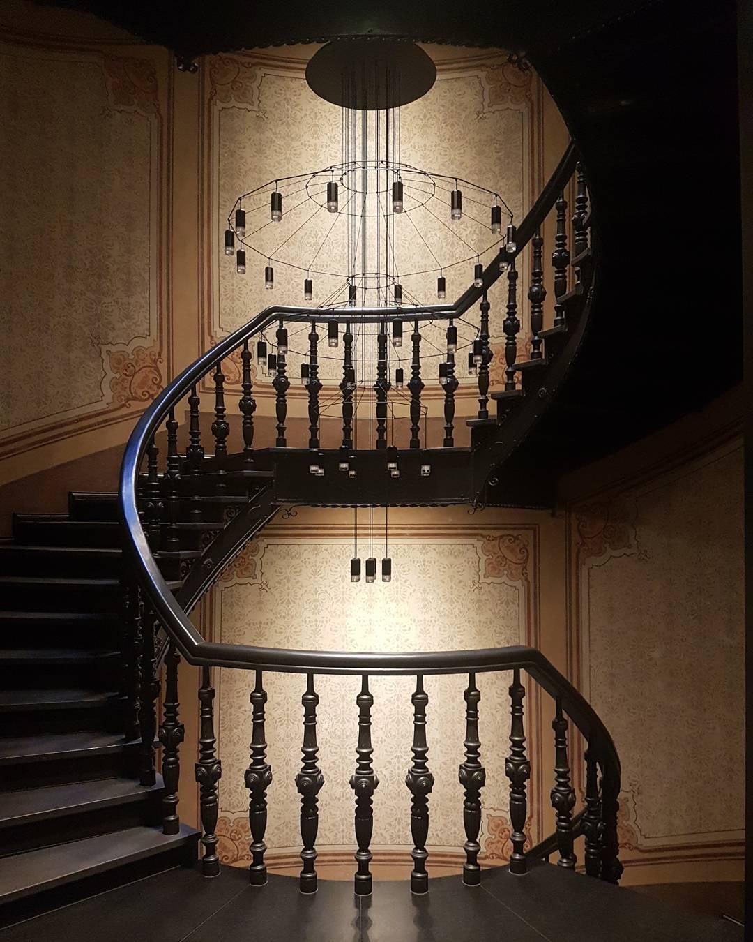 Lines Chandelier - Blowlighting