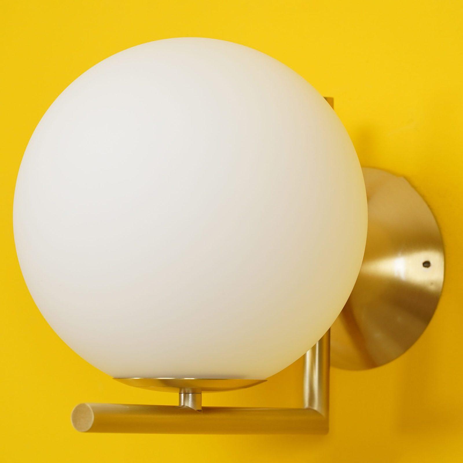Blown Glass Opal Glass Wall Lamp - Blowlighting
