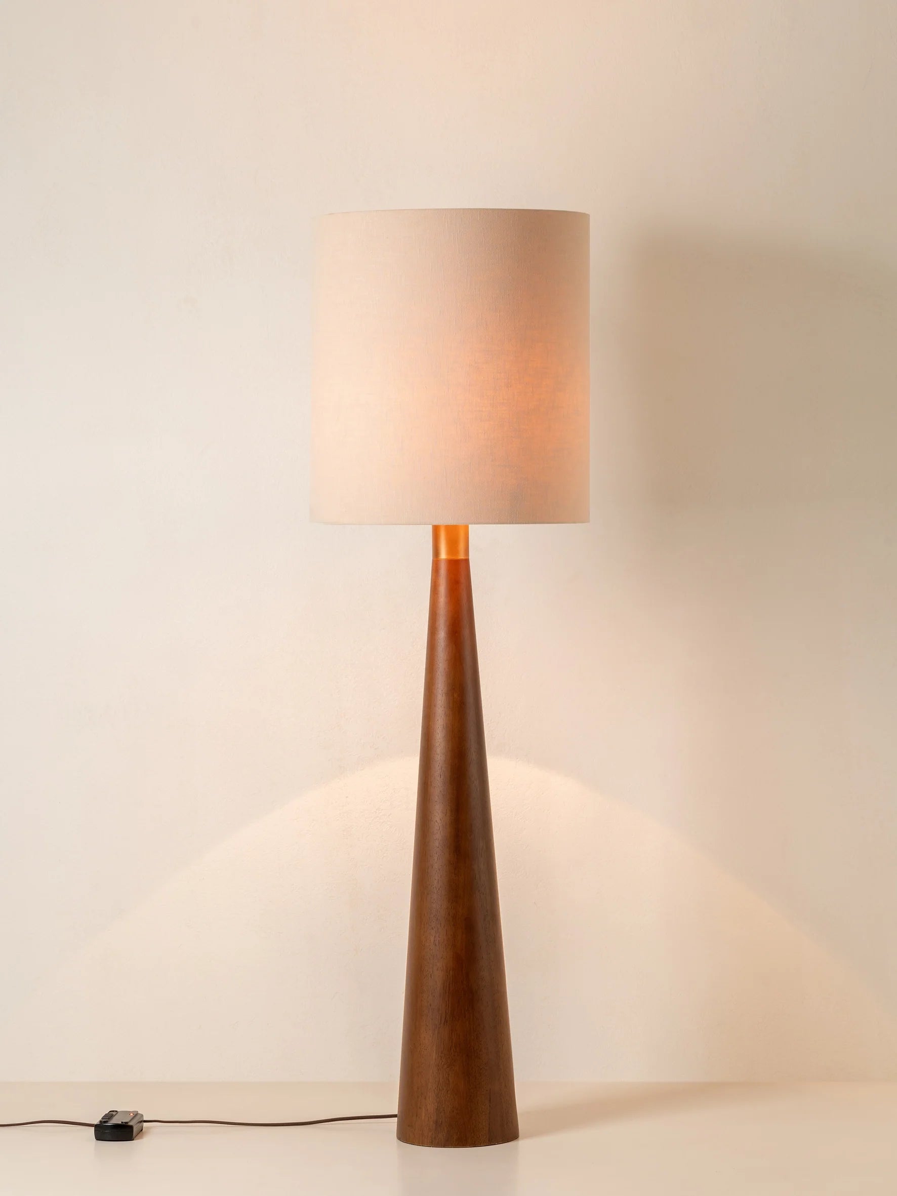Karter Lampadaire Moderne en Bois