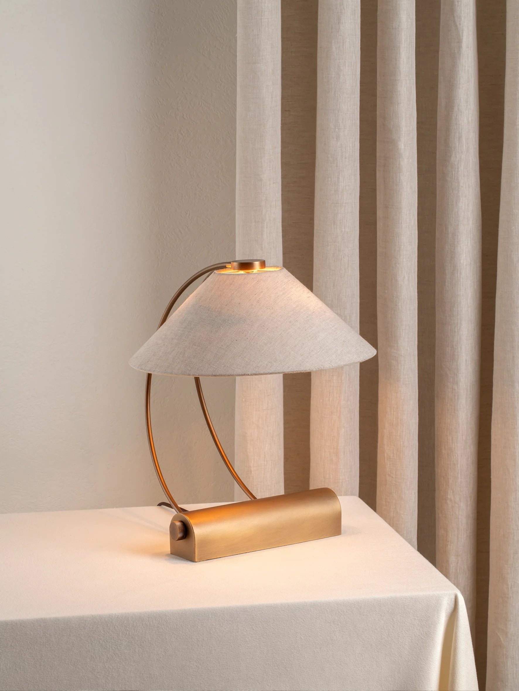 Finna Lampe de Table Moderne en Tissu