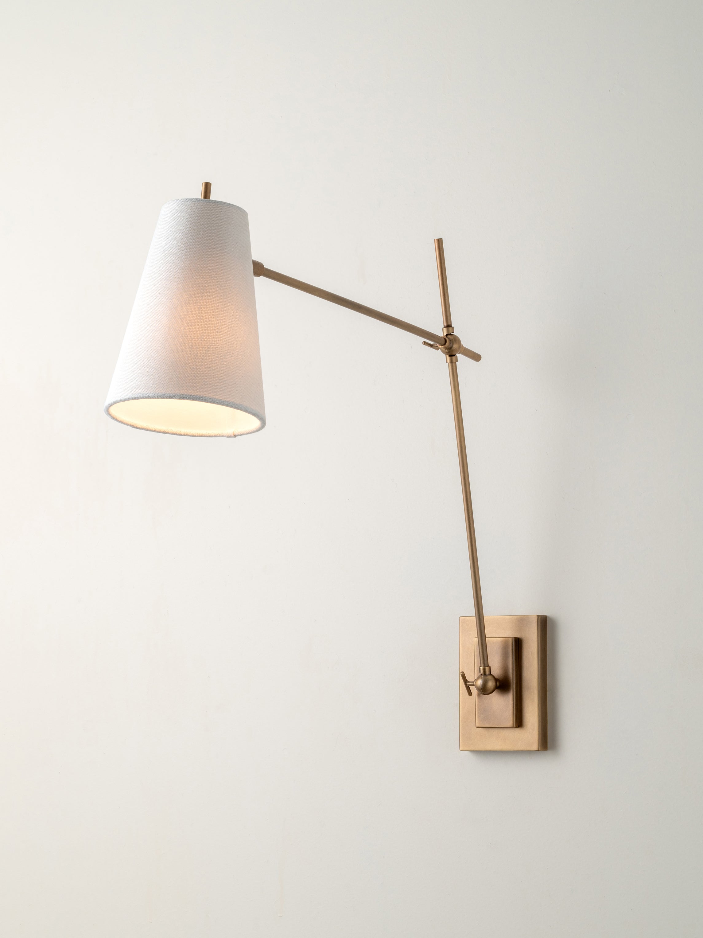 Hazel Applique Murale Minimaliste en Métal