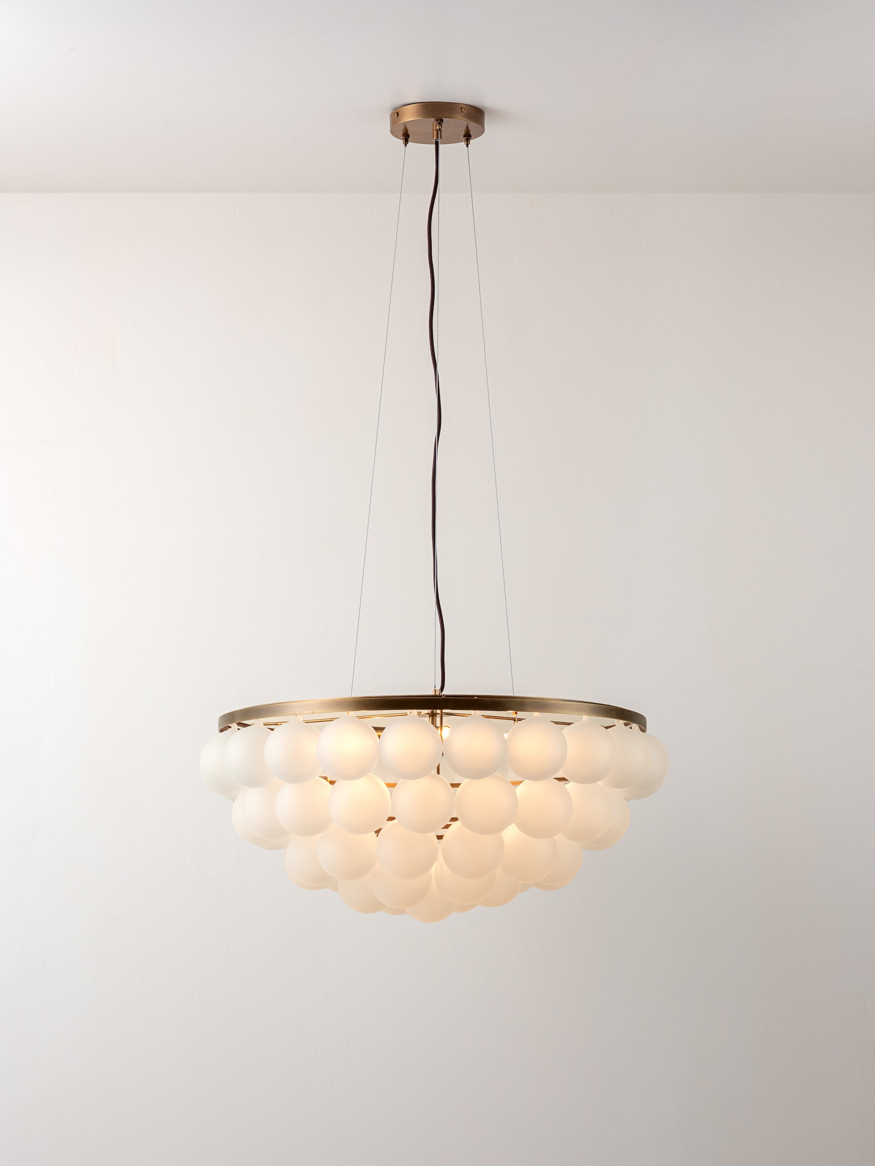 Drew Lustre Moderne en Laiton