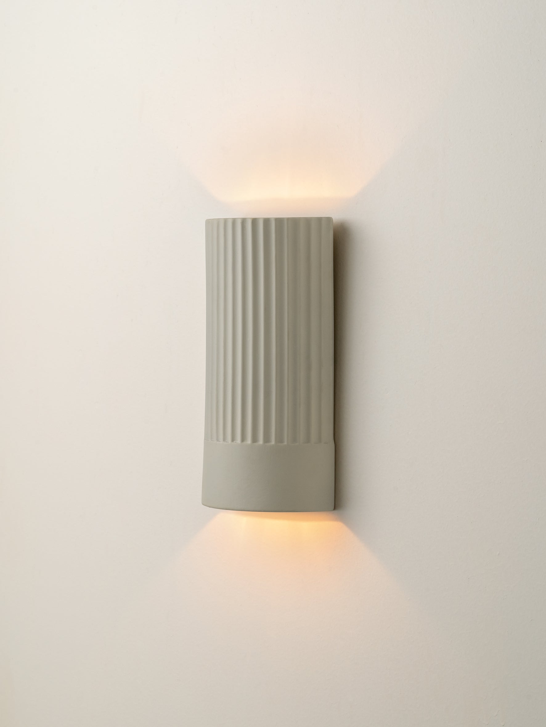 Enza applique murale en céramique nervurée blanc chaud