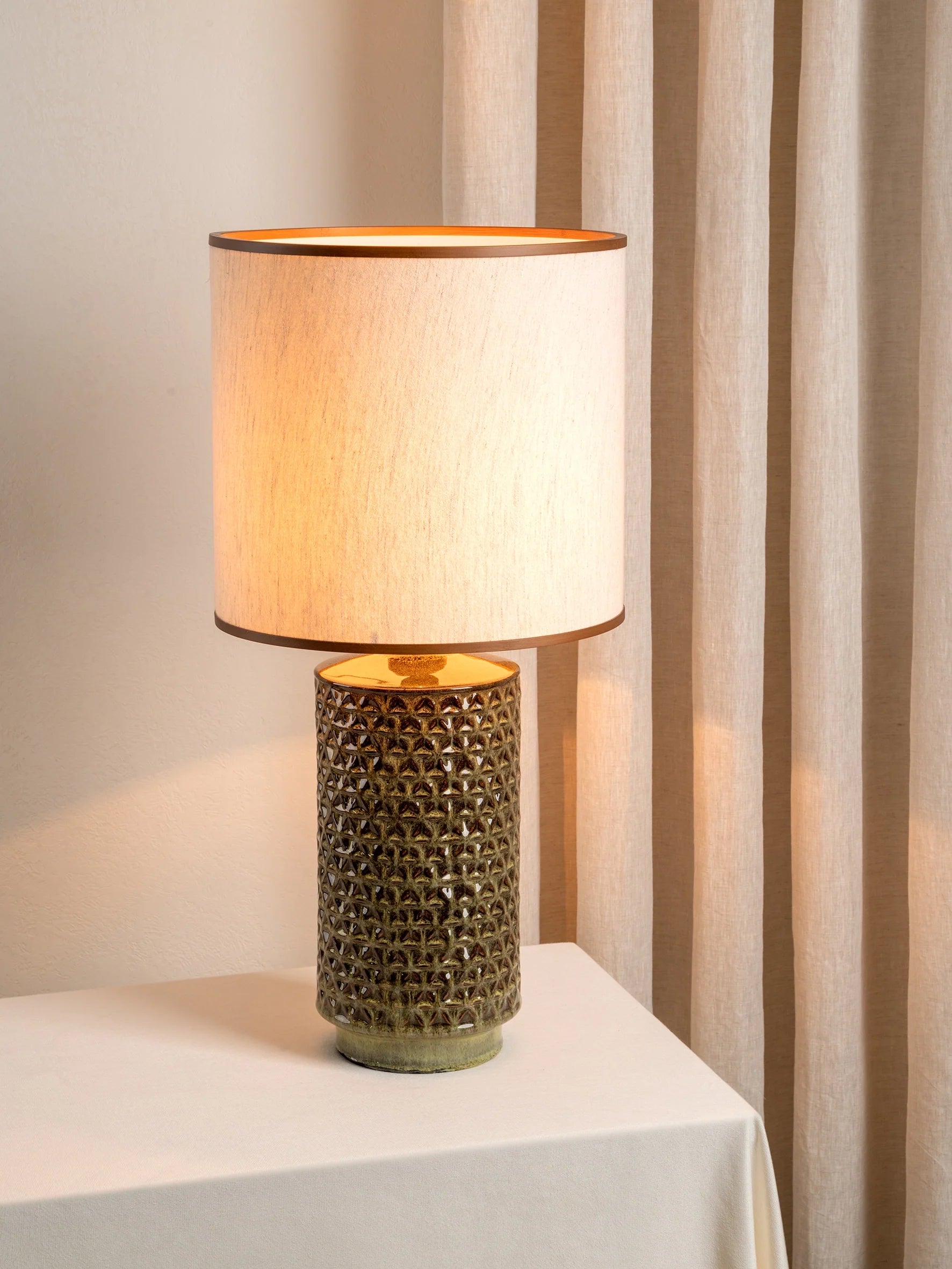 Filaree grande lampe de table en céramique émaillée verte