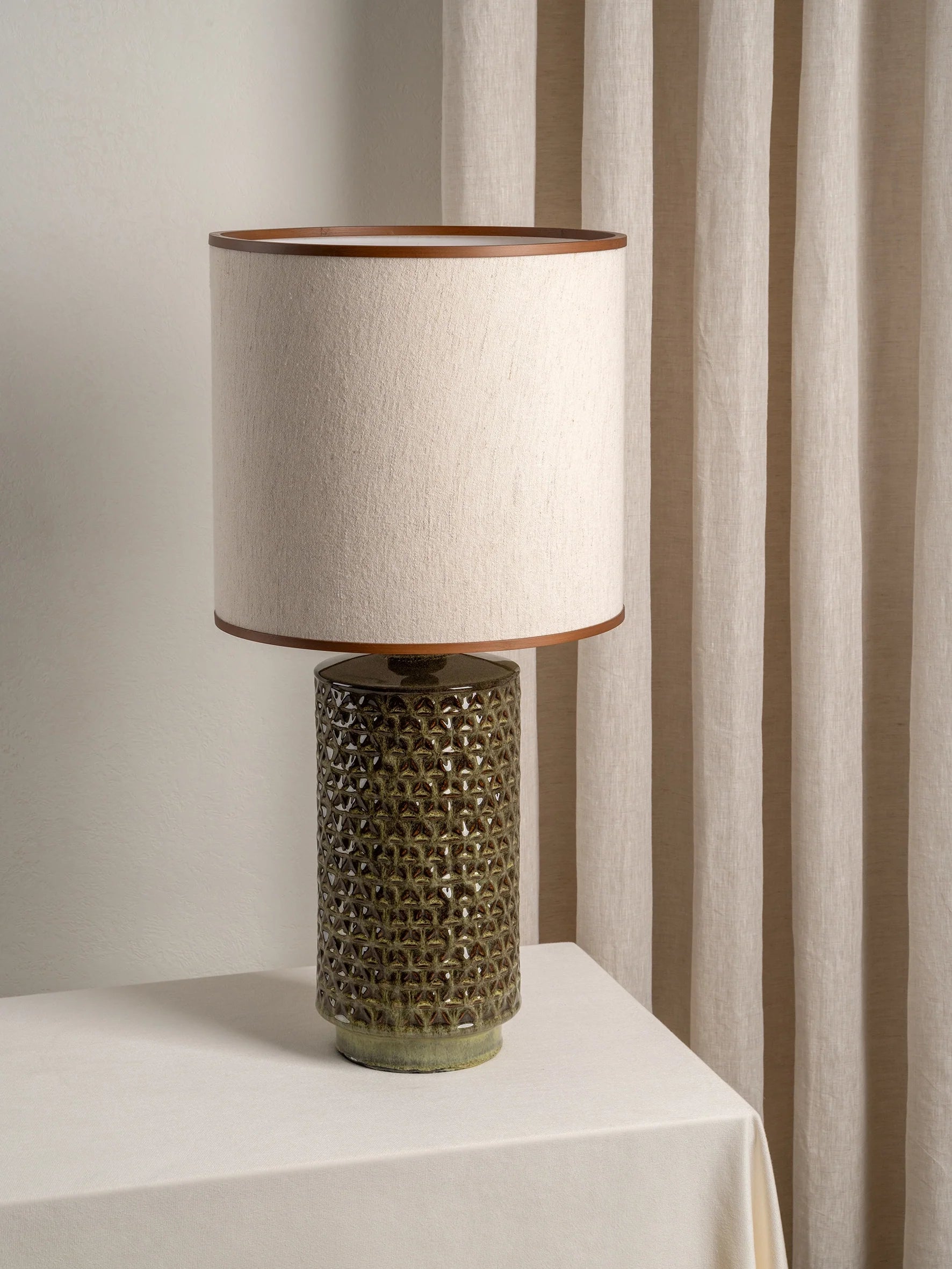 Filaree grande lampe de table en céramique émaillée verte