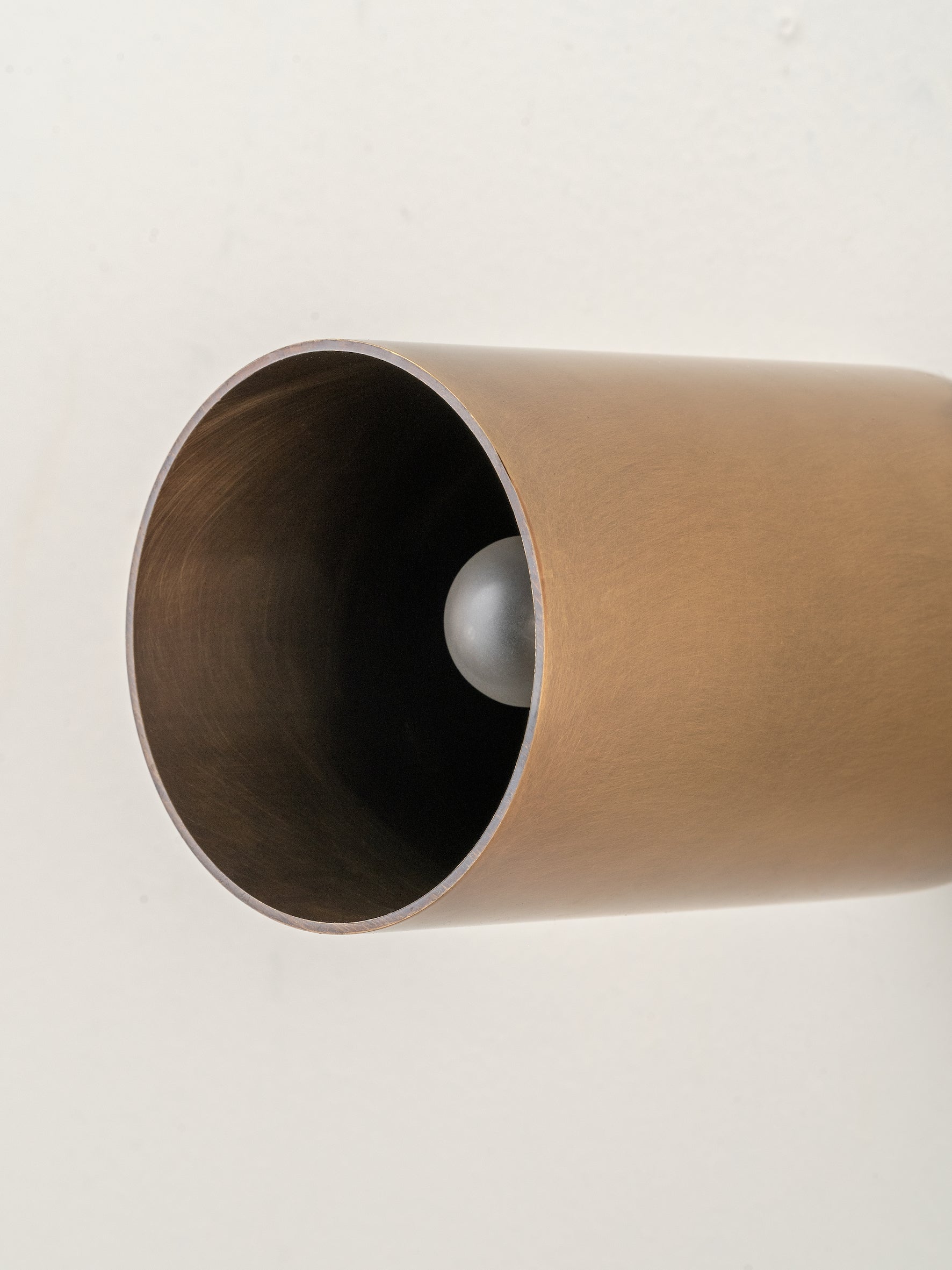Guilla - applique murale cylindrique en laiton