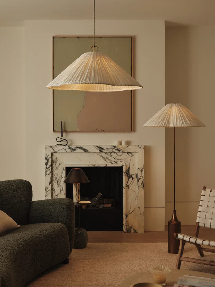 Lindi - lampadaire festonné en laiton vieilli et lin