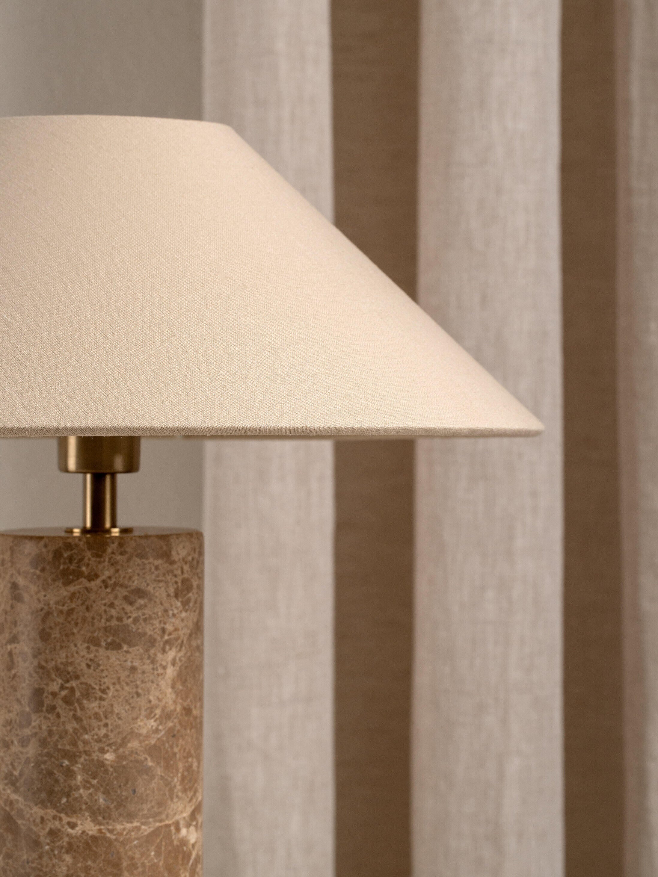 Jude Lampe de Table Moderne en Marbre