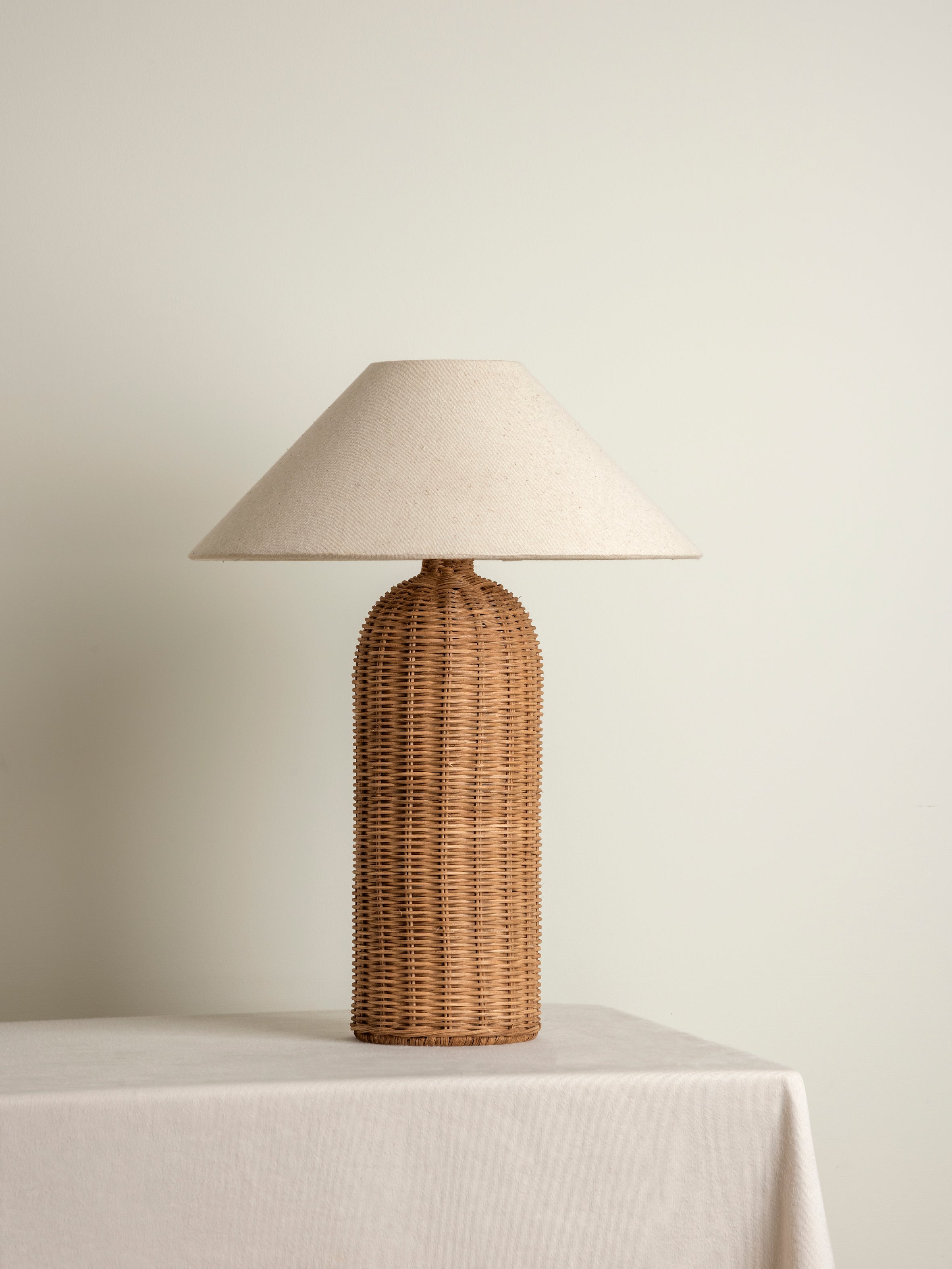 Ensia grande lampe de table en rotin