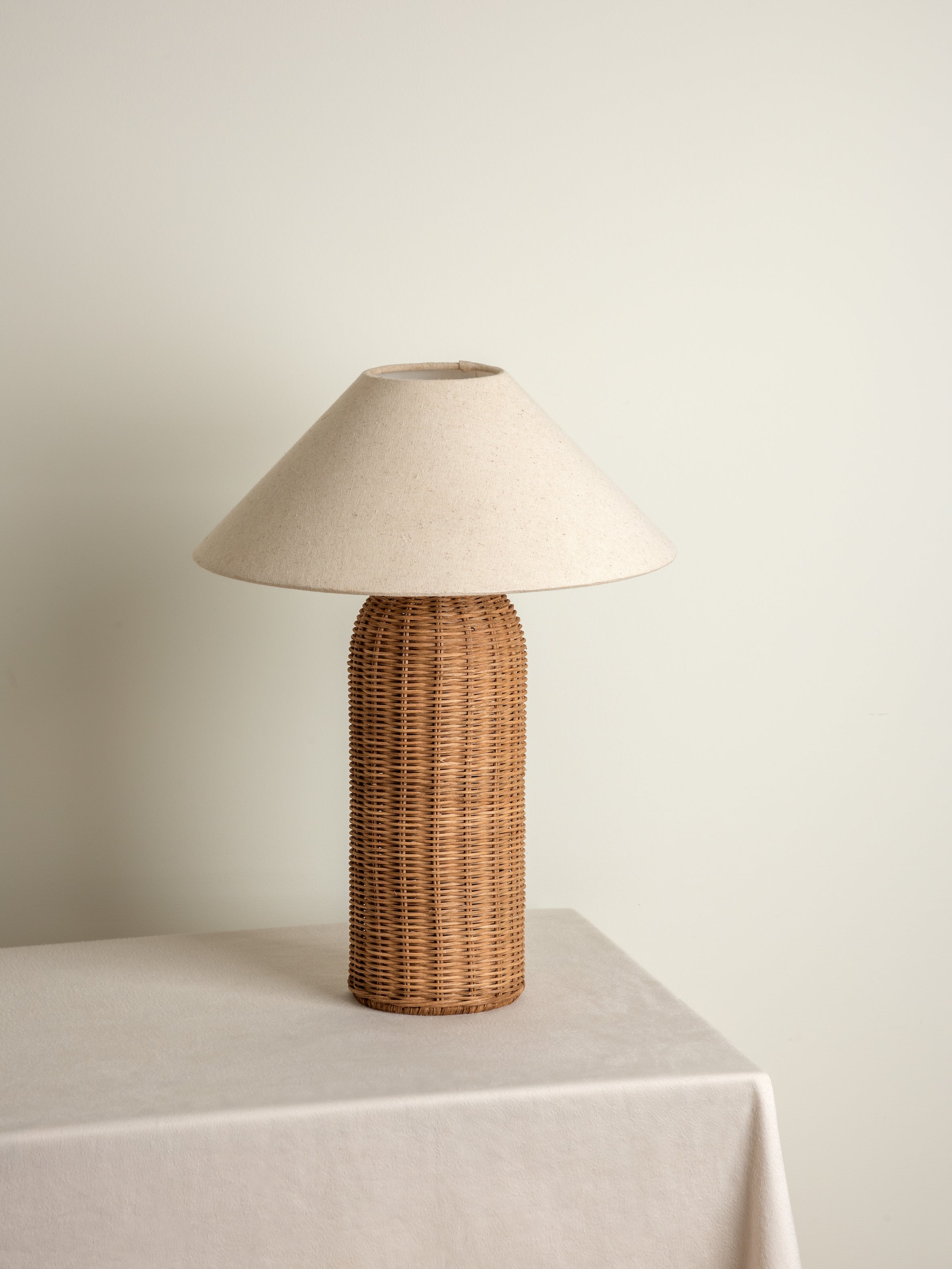 Ensia grande lampe de table en rotin