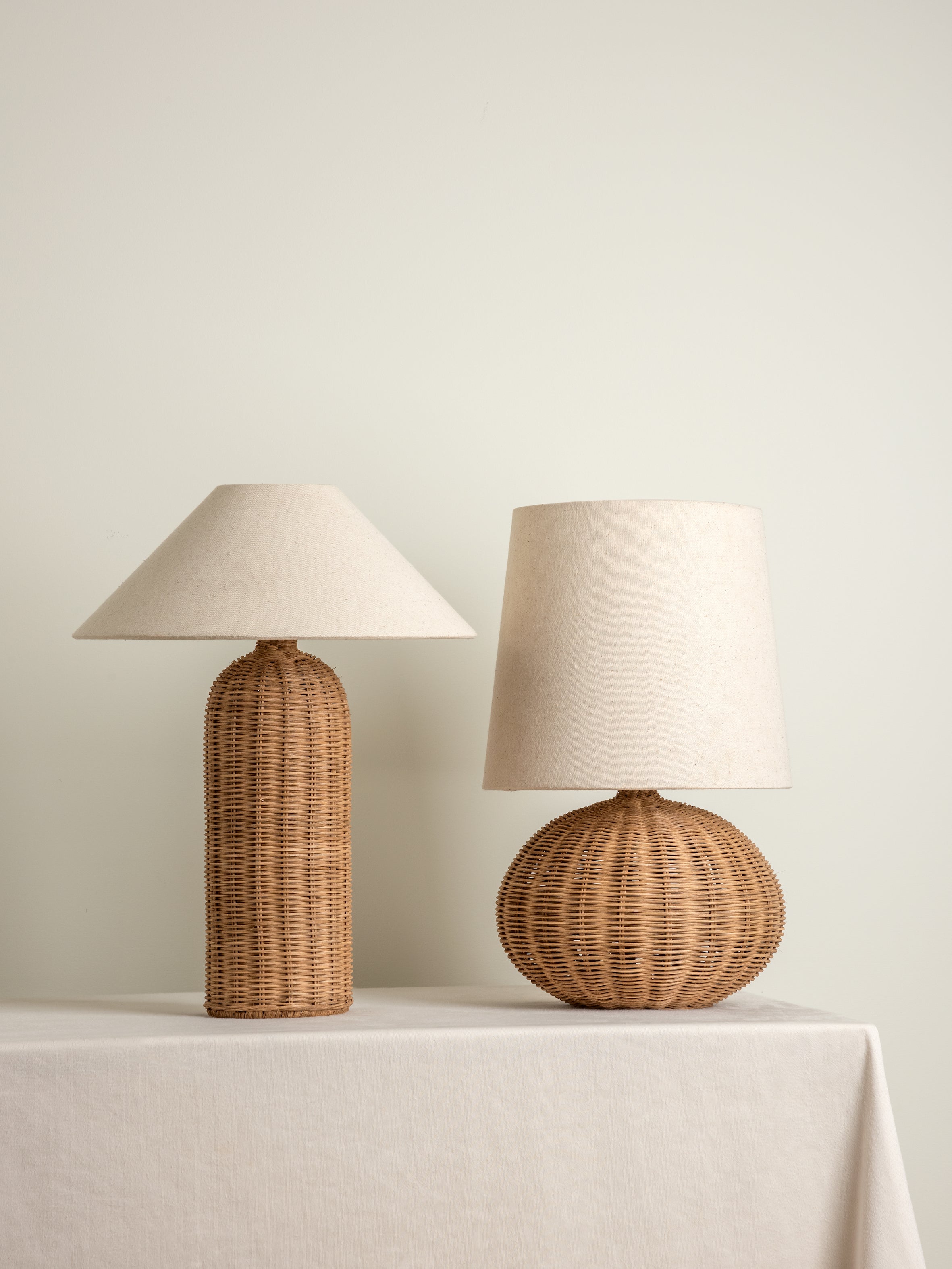 Ensia grande lampe de table en rotin